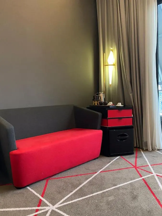 Hotel The Red