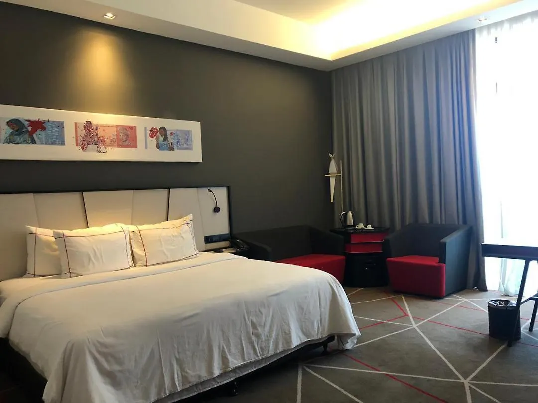Hotel The Red